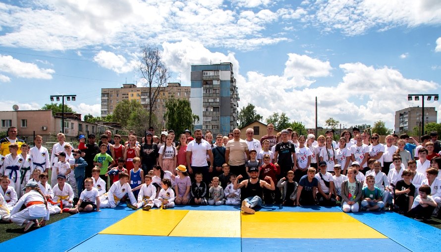  Зустріч відбулася! У Новомосковську почесним гостем «Зарядки з чемпіоном» став Денис Берінчик